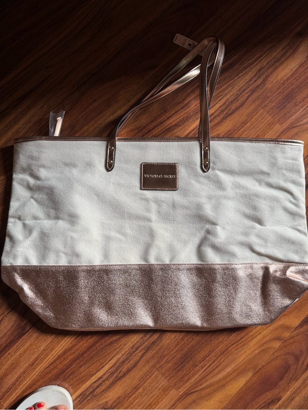 NWT Victoria's Secret White and Rose Gold Metallic Accent Tote